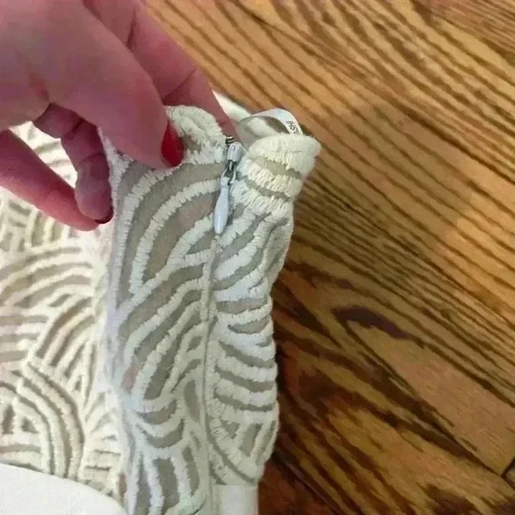 Tadashi Shoji Size 2 Petite White Embroidered One Shoulder Belted Dress Cocktail - Picture 6 of 9